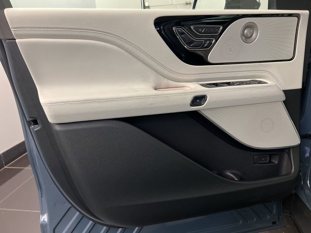 New 2026 Lincoln Aviator Black Label w/ Black Label Special Edition image 31