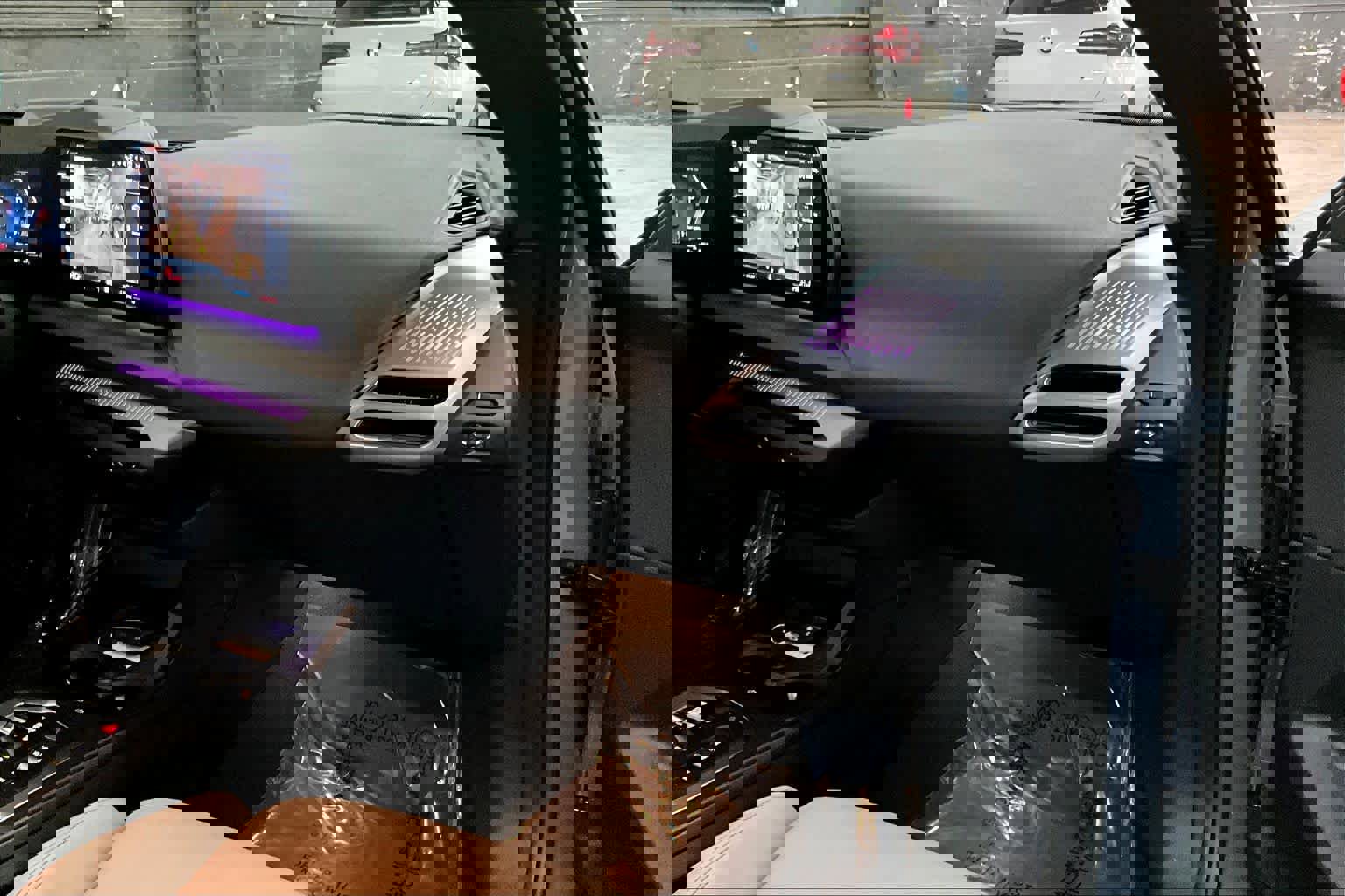 Used 2025 BMW 228i xDrive w/ Technology Package image 18