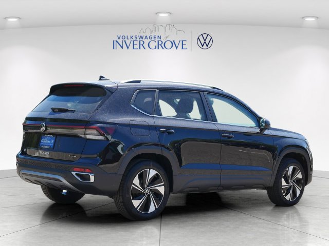 New 2026 Volkswagen Taos SE AWD/4WD image 2