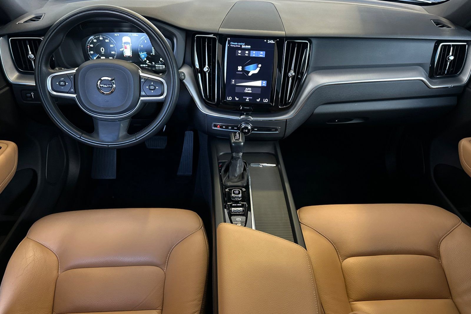 Used 2020 Volvo XC60 T5 Momentum w/ Protection Package Premier FWD image 13