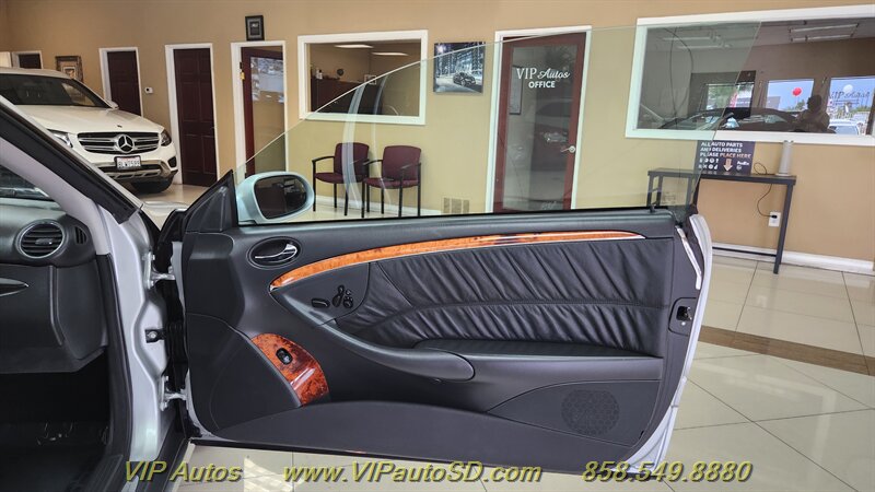 Used 2005 Mercedes-Benz CLK 320 Cabriolet image 10