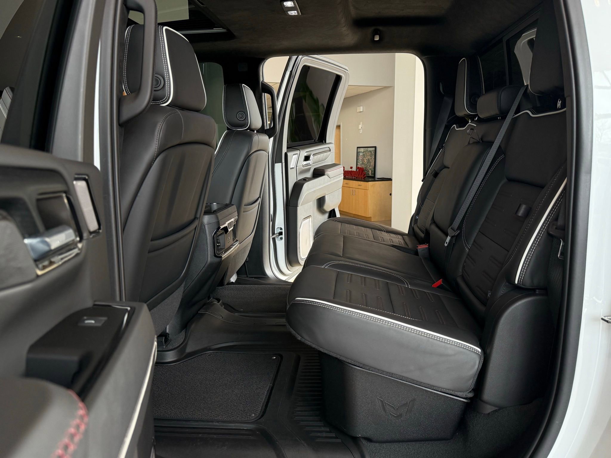 Used 2024 GMC Sierra 2500 AT4X image 45