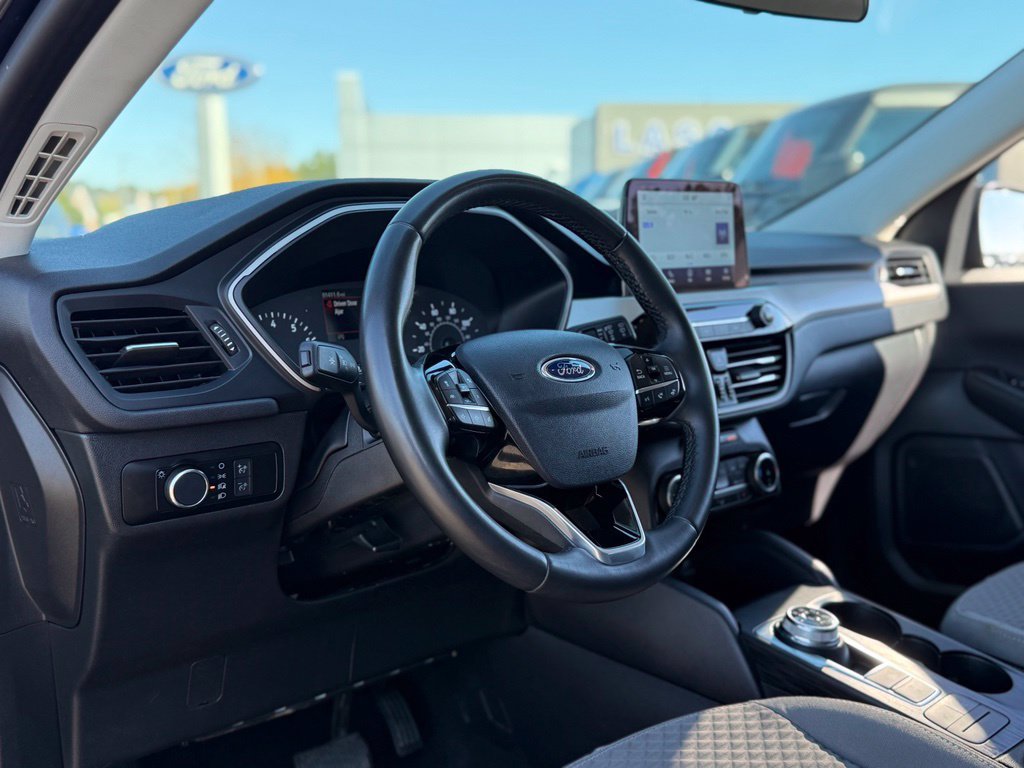 Used 2022 Ford Escape SE w/ Cold Weather Package AWD/4WD image 10