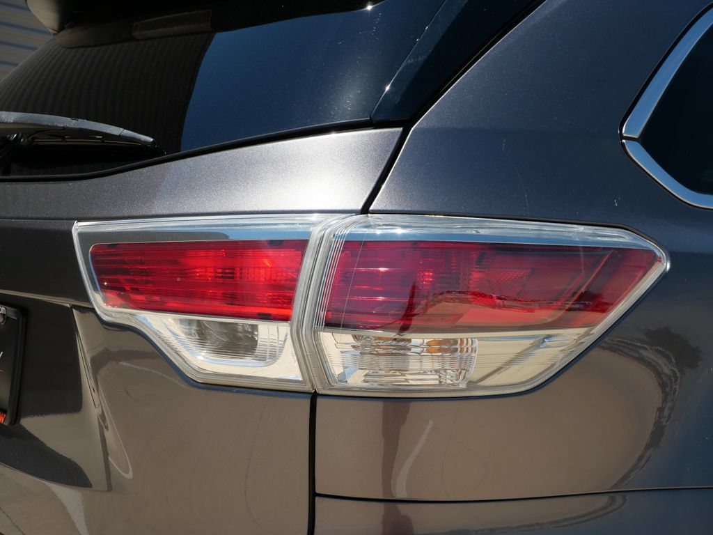 Used 2016 Toyota Highlander XLE AWD/4WD image 9