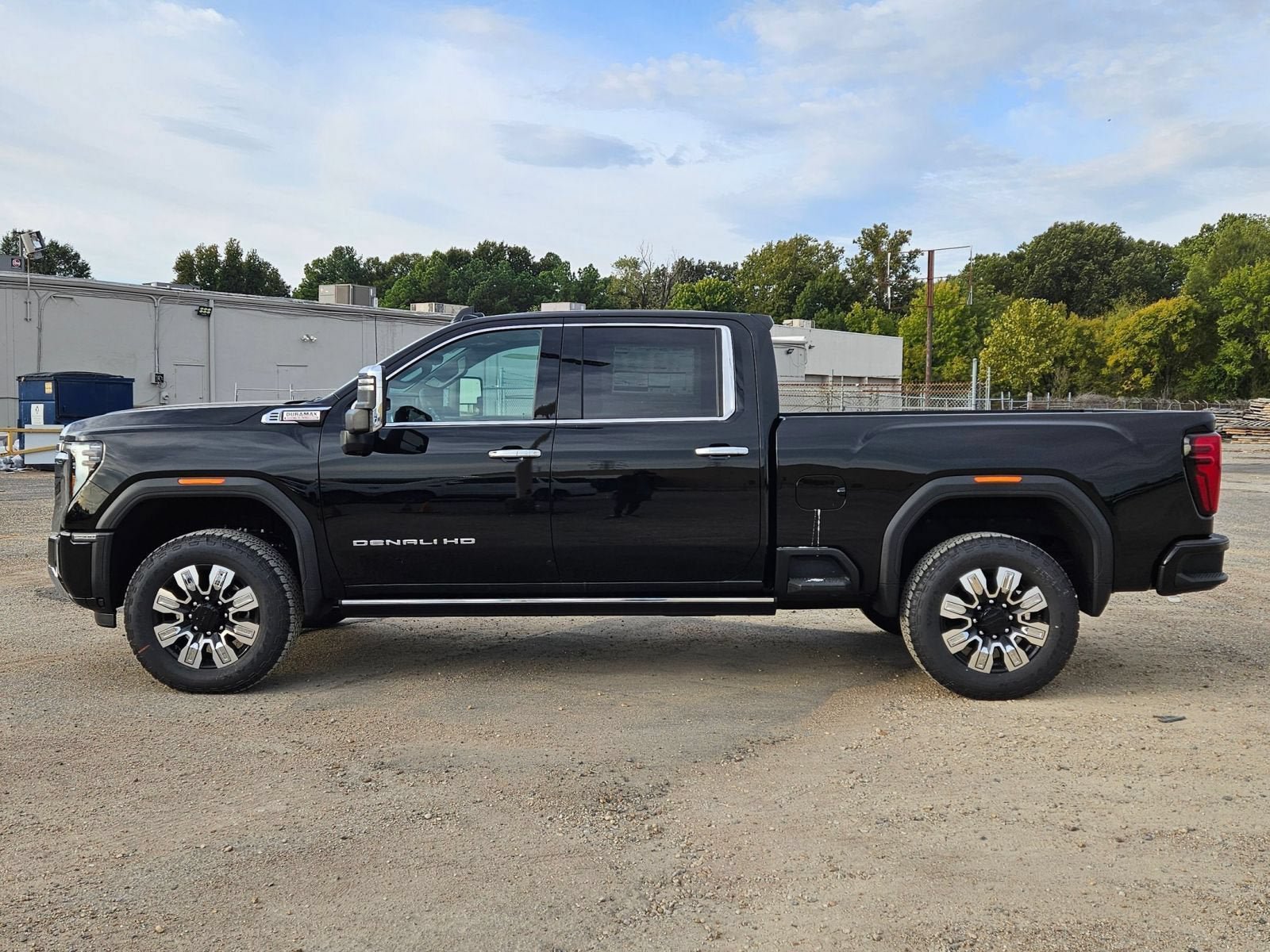 New 2026 GMC Sierra 2500 Denali w/ Denali Reserve Package AWD/4WD image 2