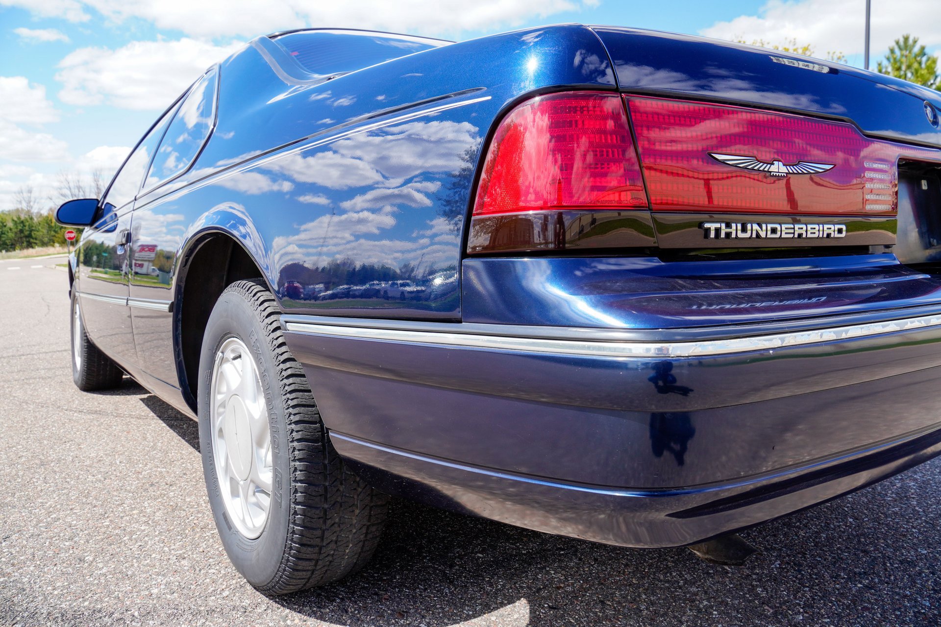 Used 1991 Ford Thunderbird RWD image 28