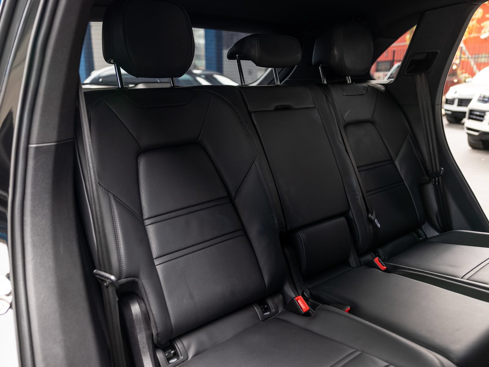 Certified 2026 Porsche Cayenne E-Hybrid AWD/4WD image 38