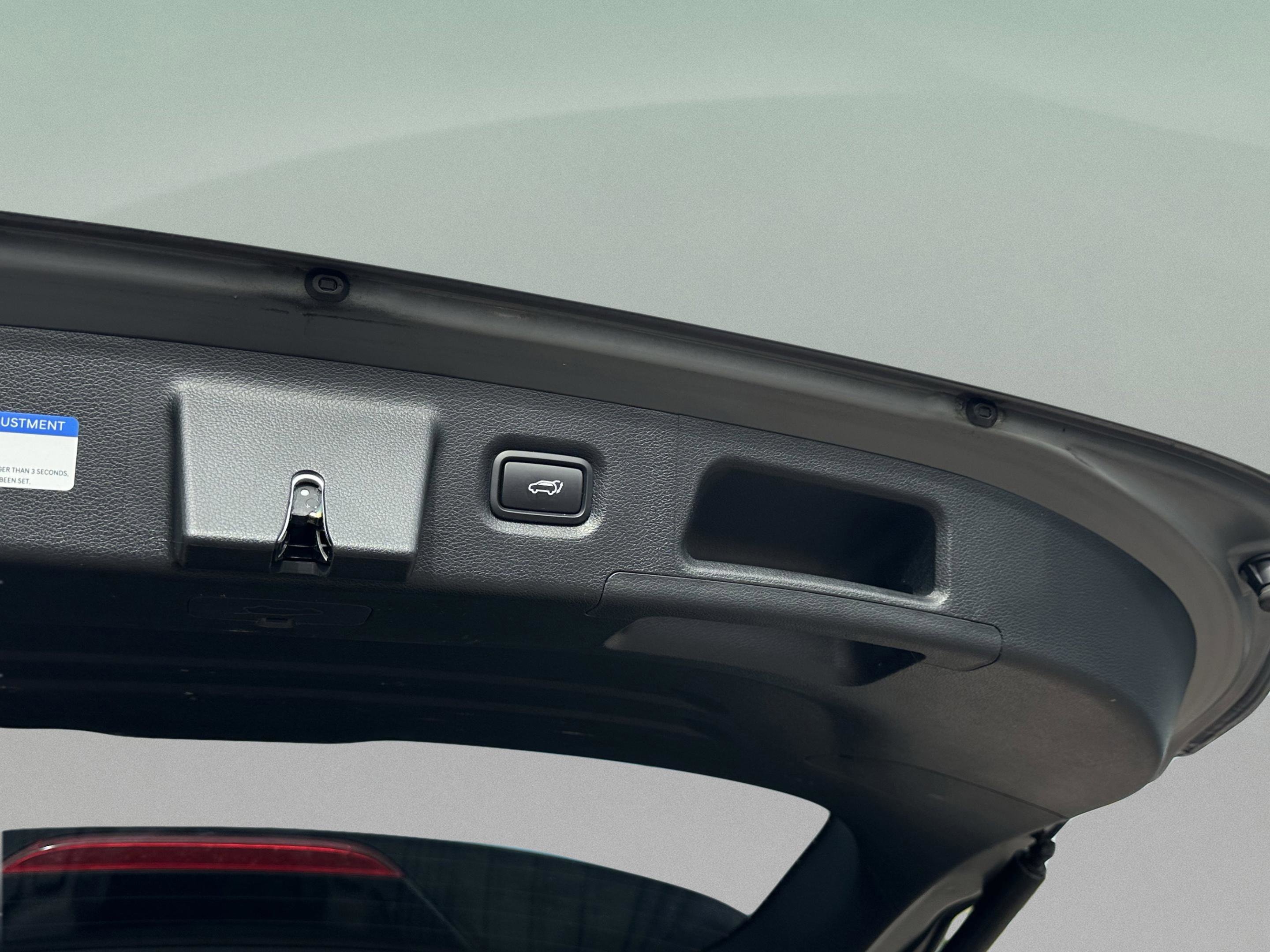 Certified 2023 Hyundai Santa Fe Limited AWD/4WD image 9