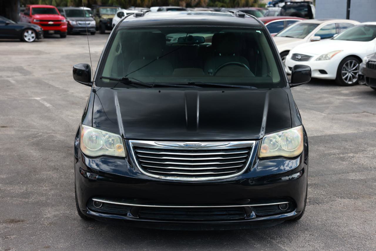 Used 2012 Chrysler Town & Country Touring w/ Entertainment Group #1 FWD image 17