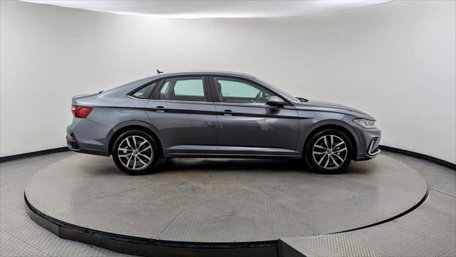 Used 2025 Volkswagen Jetta SE image 8