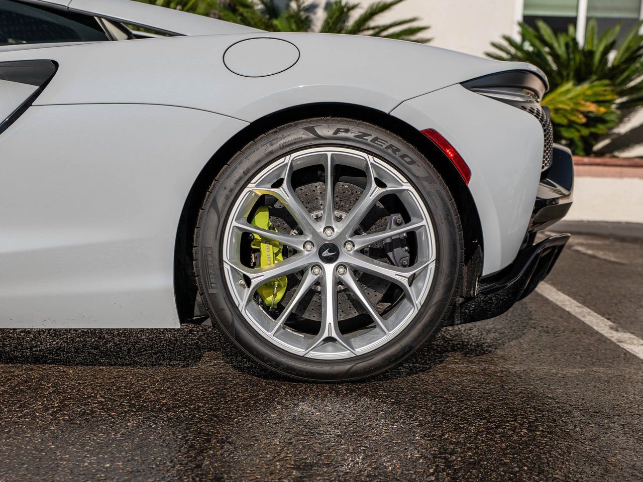 Used 2023 McLaren Artura image 25