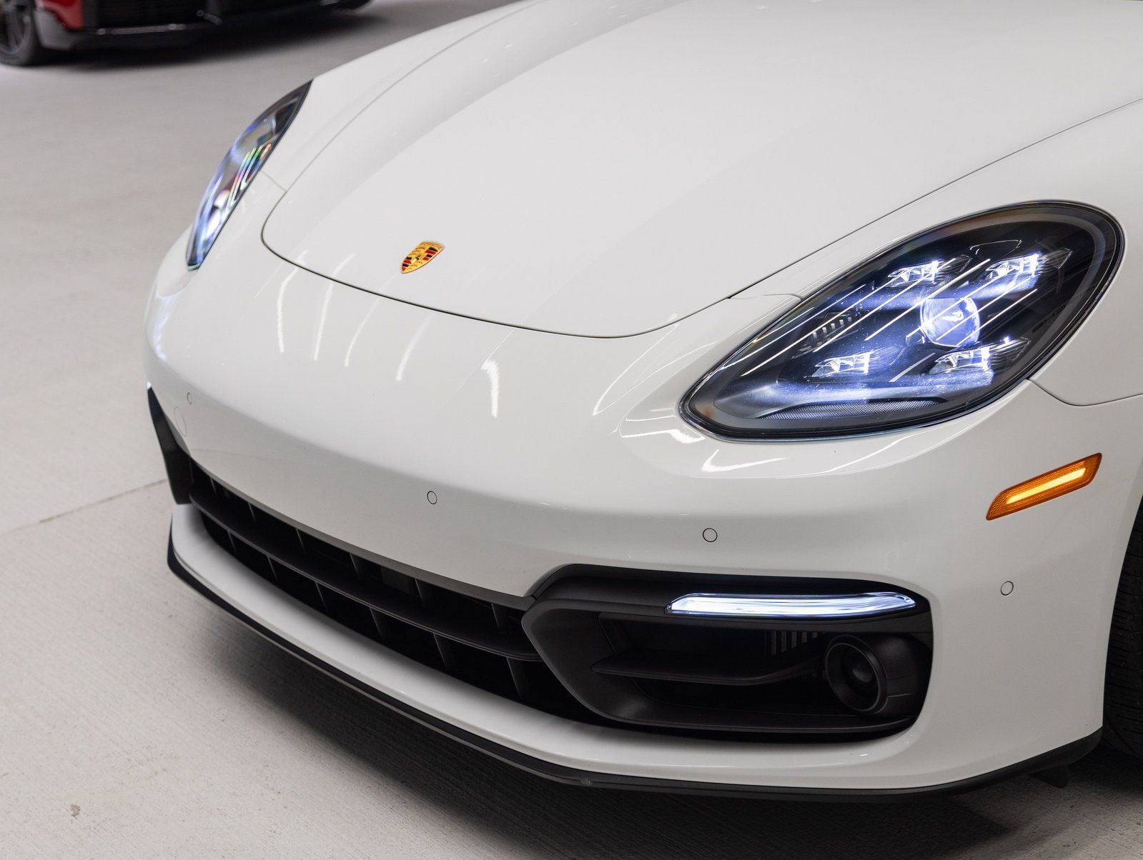 Certified 2023 Porsche Panamera 4 Platinum Edition image 33