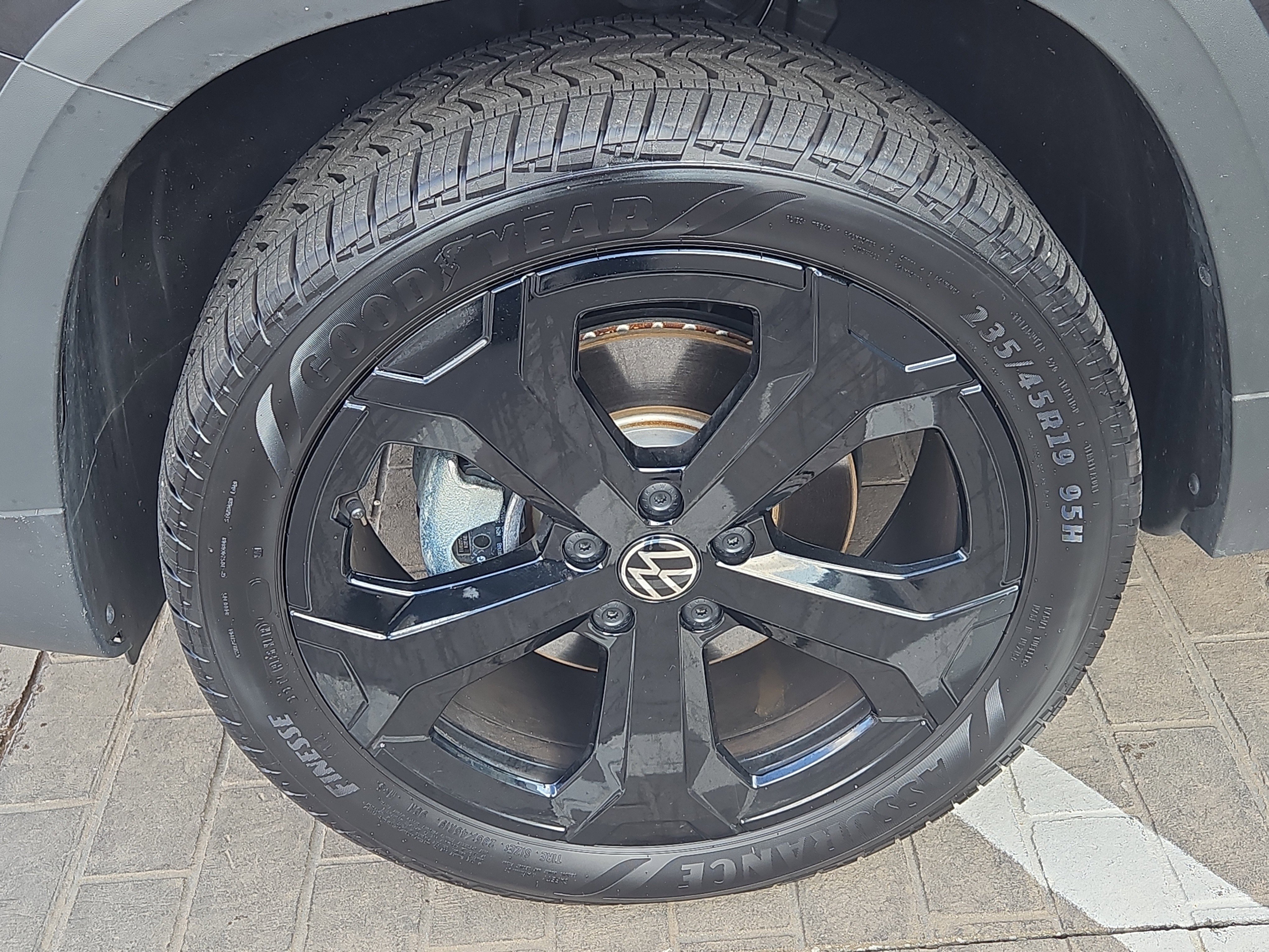 Used 2025 Volkswagen Taos SEL image 4