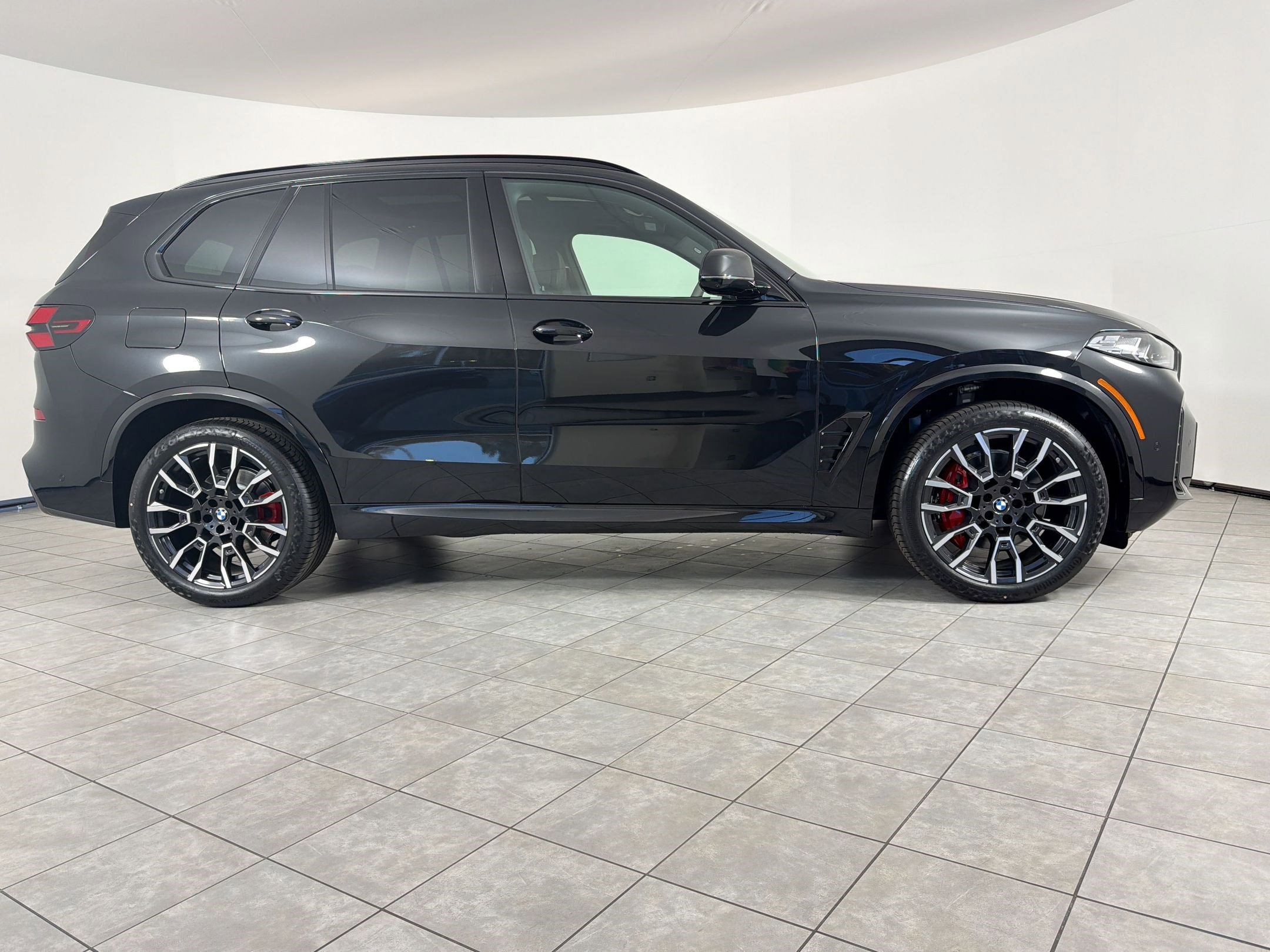 New 2026 BMW X5 xDrive40i w/ M Sport Package AWD/4WD image 8