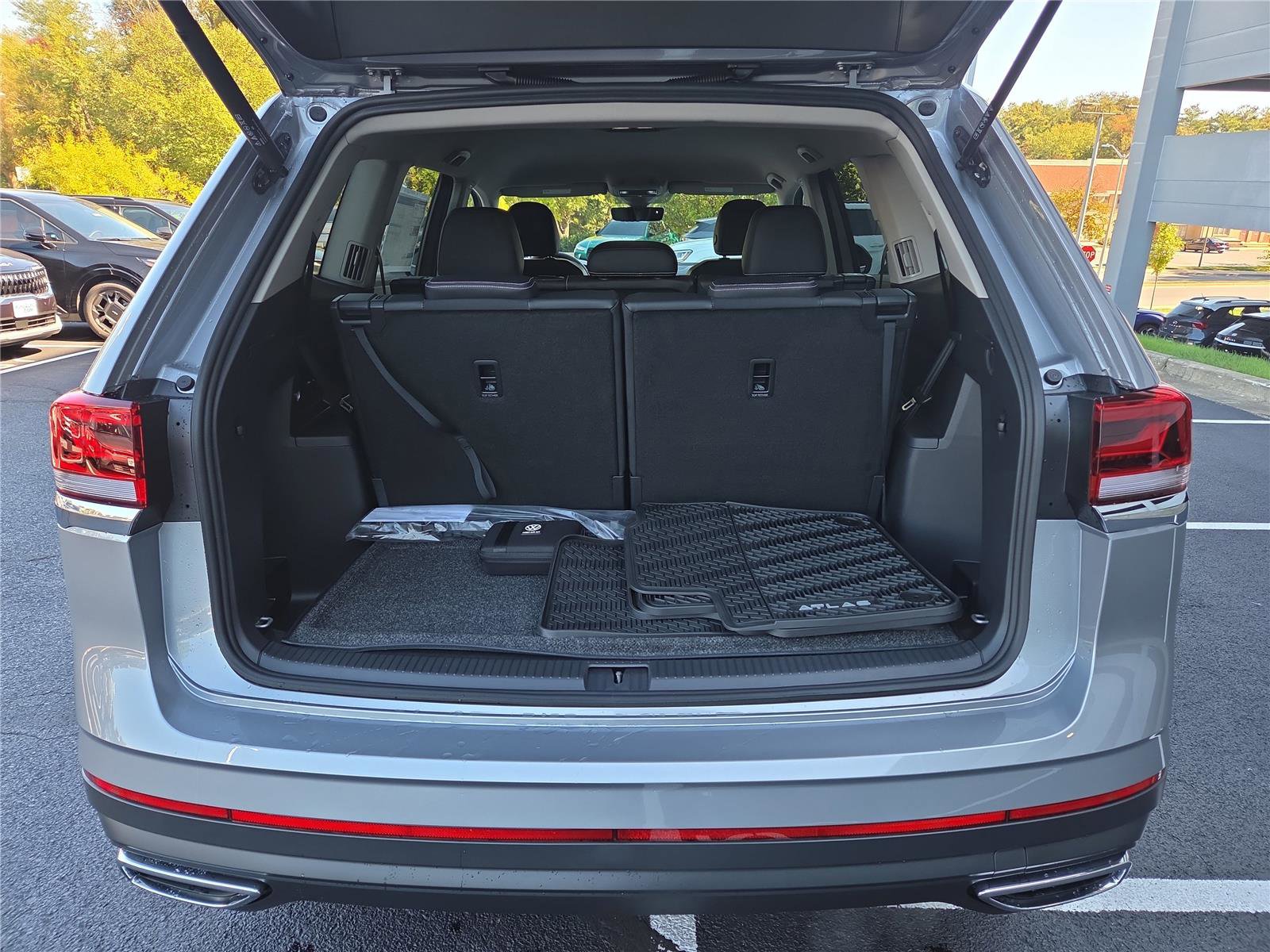 New 2026 Volkswagen Atlas SE image 28