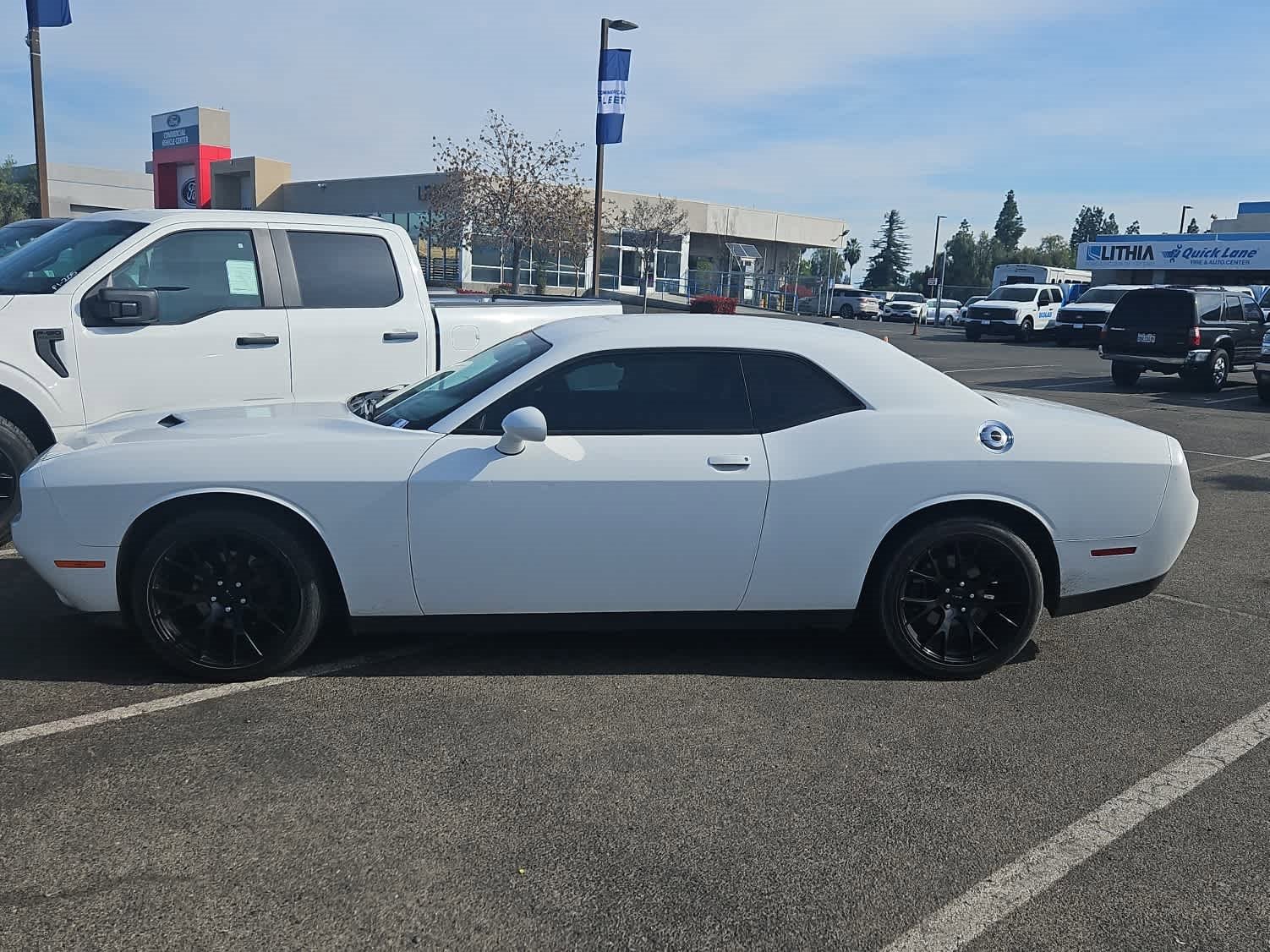Used 2015 Dodge Challenger SXT image 5