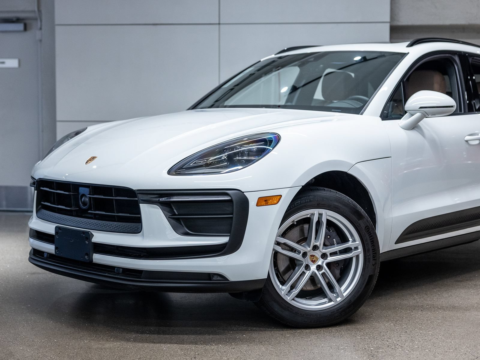 Certified 2024 Porsche Macan AWD/4WD image 20