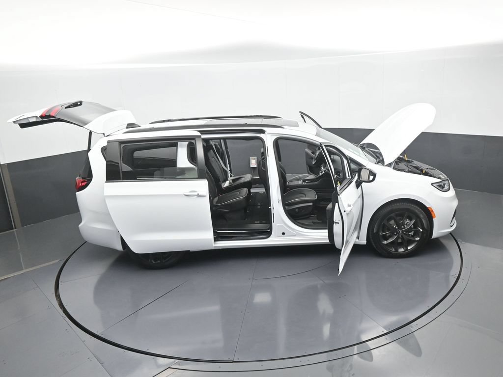 New 2026 Chrysler Pacifica Limited w/ S Appearance Package FWD image 64