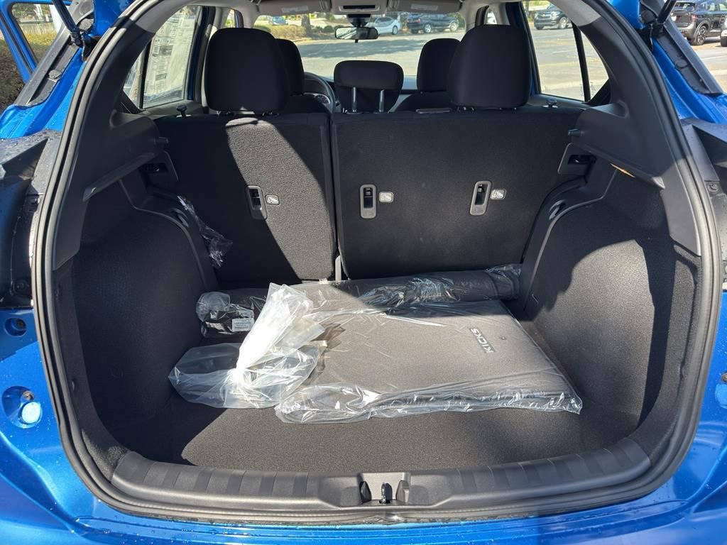 New 2025 Nissan Kicks S image 30
