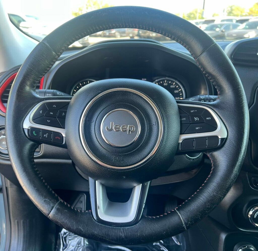 Used 2015 Jeep Renegade Trailhawk w/ Cold Weather Group image 12