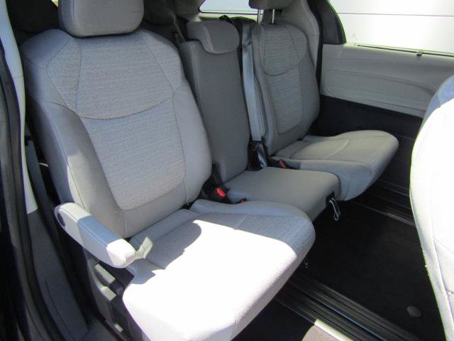 Used 2022 Toyota Sienna LE AWD/4WD image 4