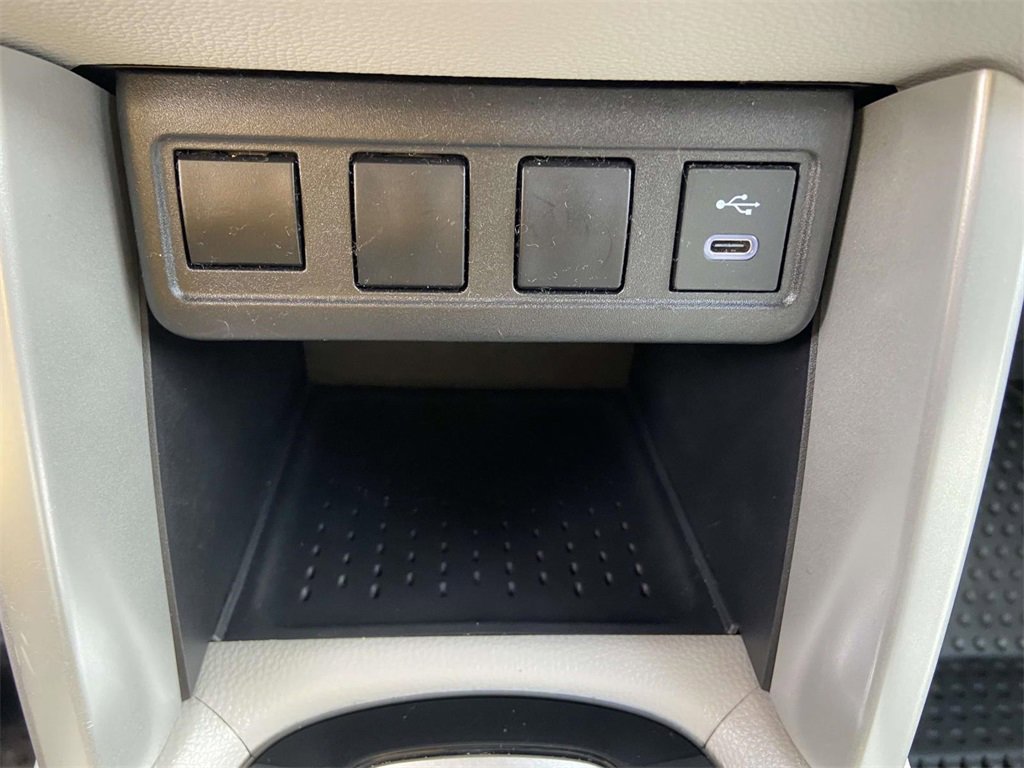 Used 2025 Toyota Corolla Cross L image 23