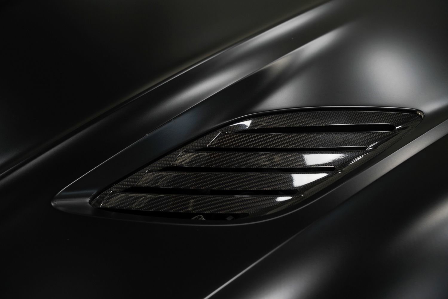 Used 2022 Aston Martin DBS Superleggera Volante RWD image 15