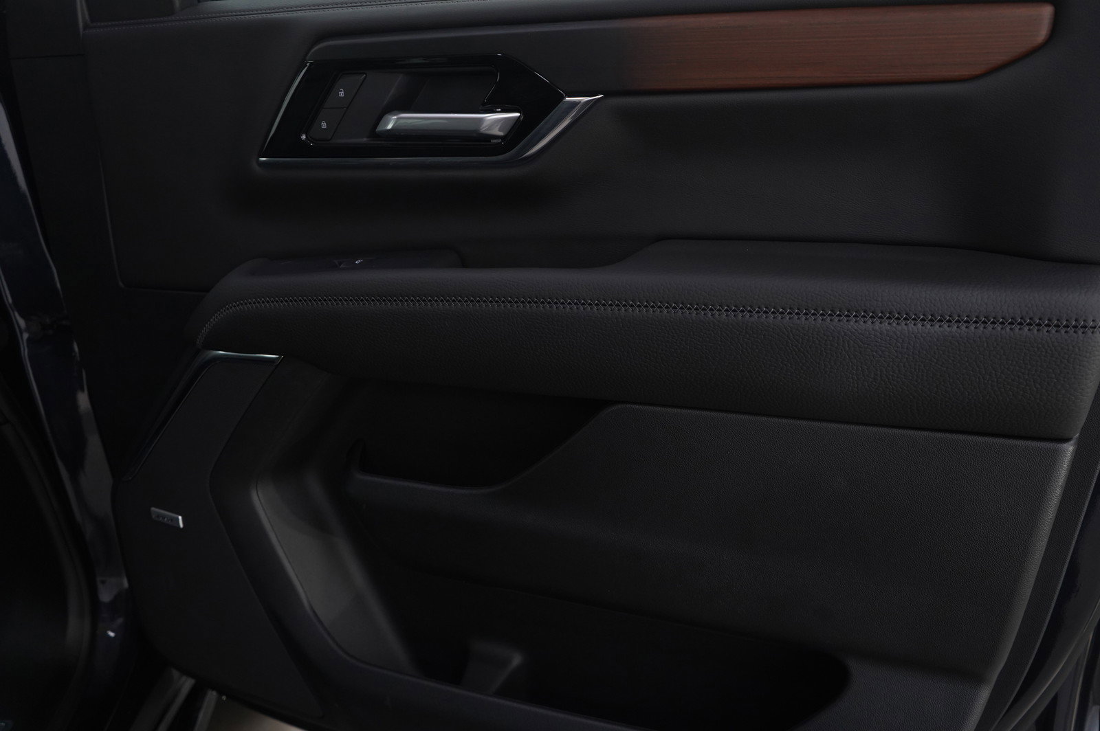 Used 2025 GMC Yukon Denali w/ Denali Reserve Package image 11