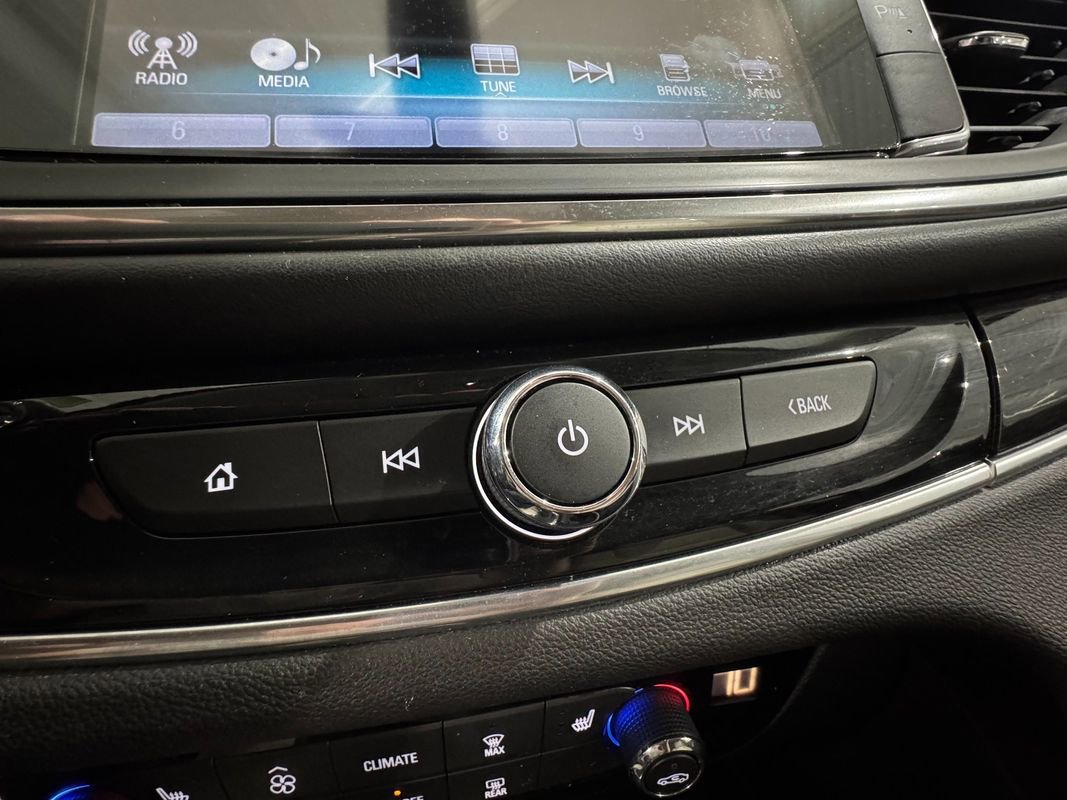 Used 2019 Buick Enclave Essence image 21