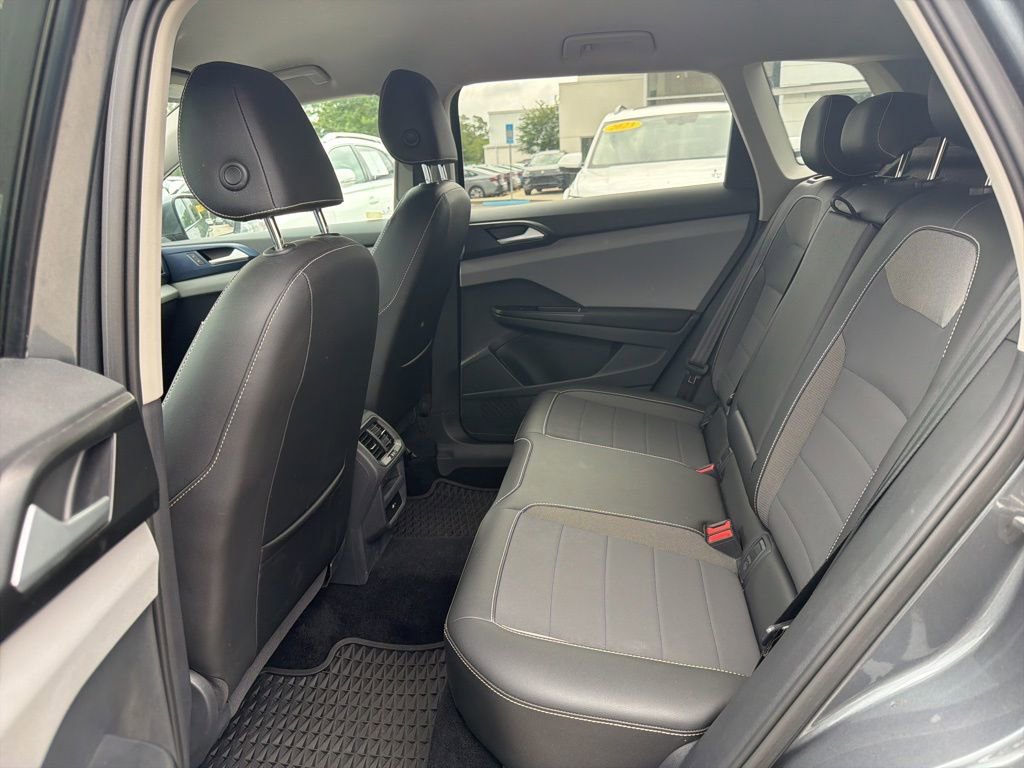 Certified 2023 Volkswagen Taos SE w/ Black Wheel Package FWD image 12