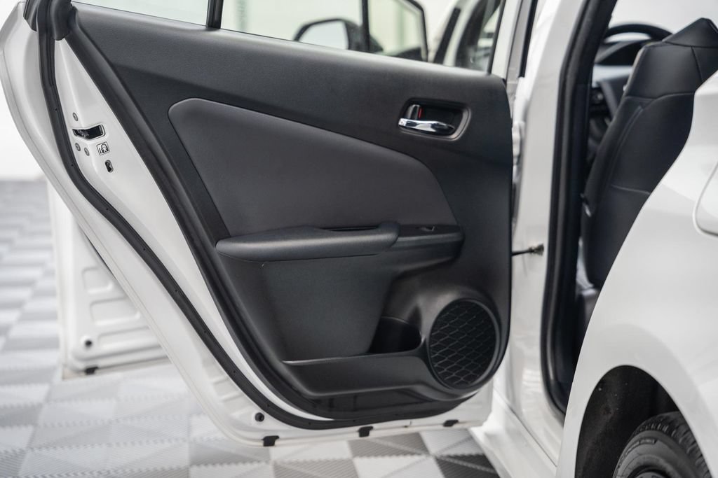 Certified 2021 Toyota Prius FWD image 40