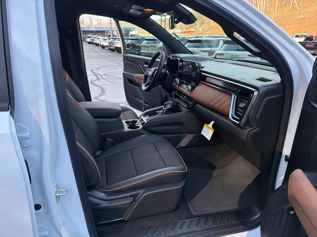 New 2026 GMC Canyon AT4 image 13