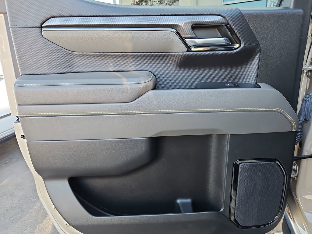 Used 2022 Chevrolet Silverado 1500 ZR2 w/ Technology Package image 33