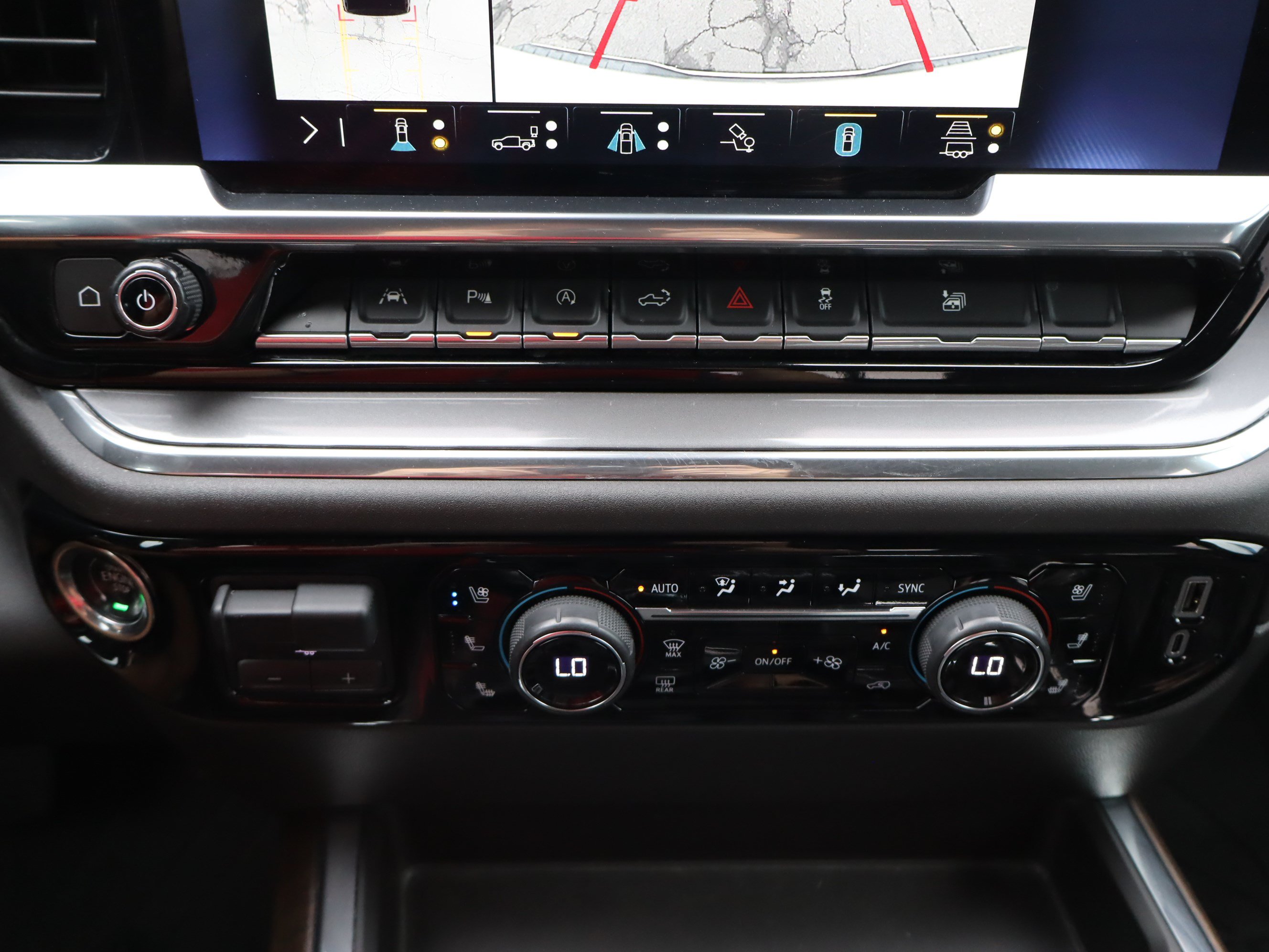 Used 2023 Chevrolet Silverado 1500 High Country w/ High Country Premium Package AWD/4WD image 31