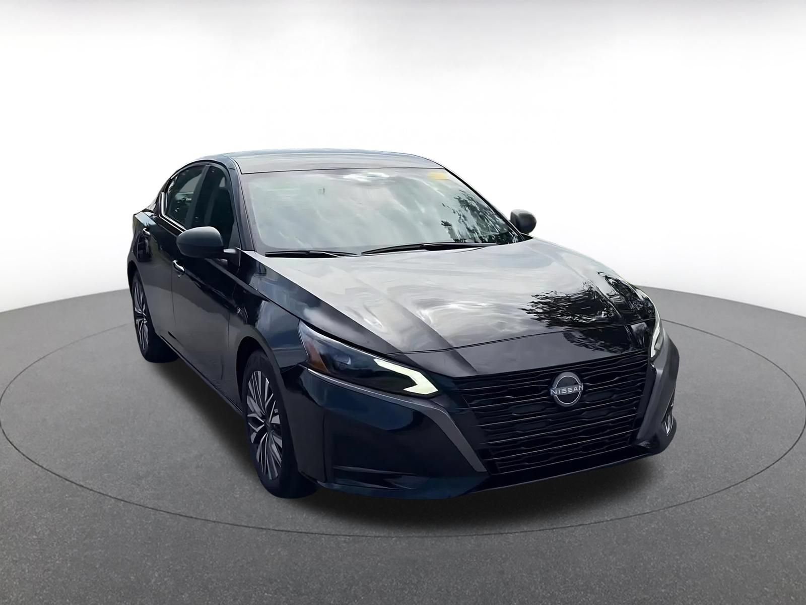 Used 2026 Nissan Altima 2.5 SV FWD image 2