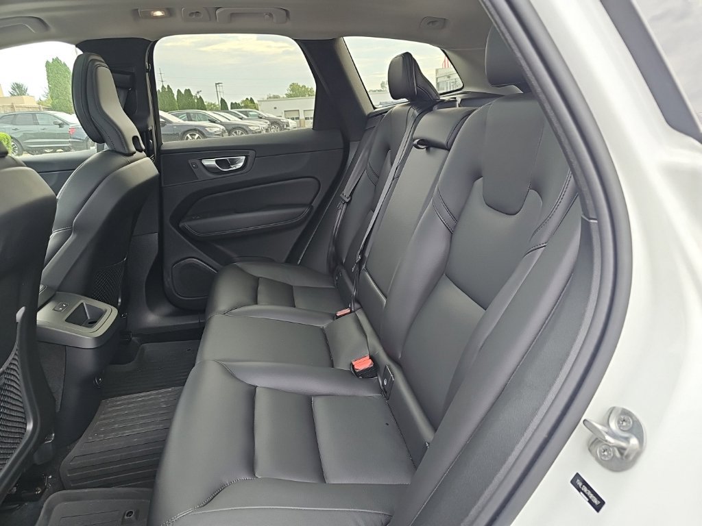 Used 2024 Volvo XC60 B5 Core w/ Protection Package Premier AWD/4WD image 12