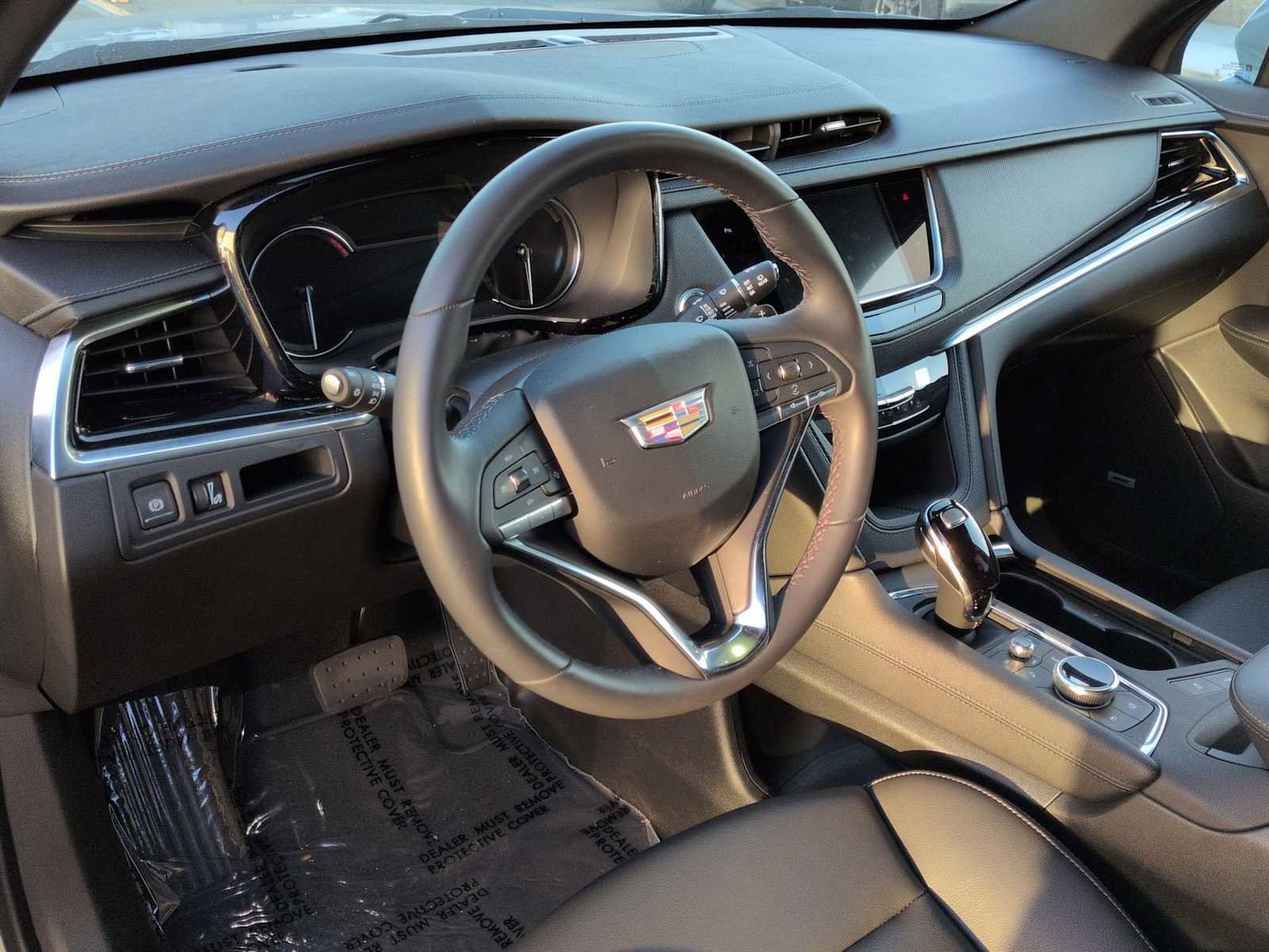 Used 2025 Cadillac XT6 Luxury image 12