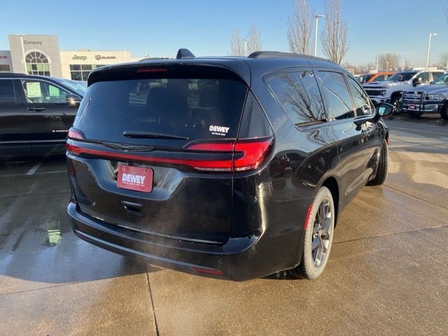 New 2026 Chrysler Pacifica Select w/ S Appearance Package FWD image 6