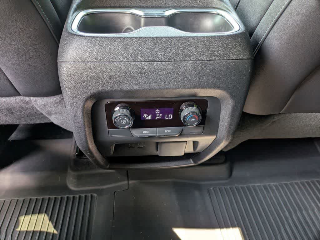 Used 2025 Chevrolet Traverse Z71 w/ Enhanced Driving Package AWD/4WD image 18
