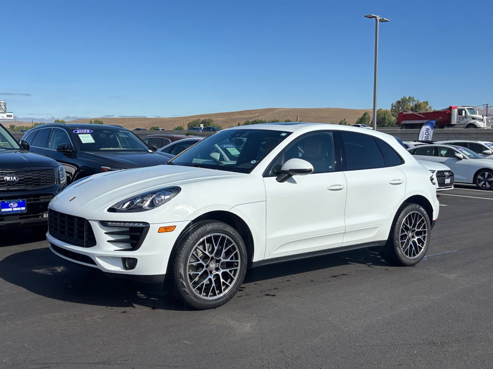Used 2018 Porsche Macan AWD/4WD image 22