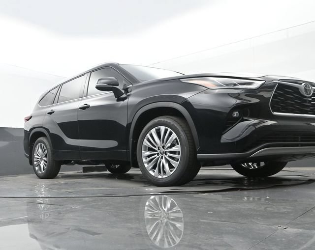 New 2026 Toyota Highlander Platinum AWD/4WD image 25