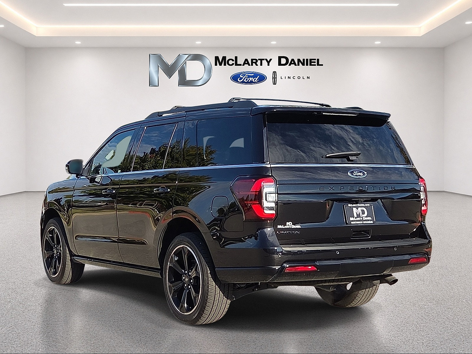 Certified 2024 Ford Expedition Limited AWD/4WD image 4