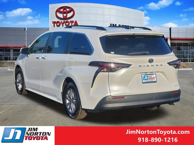 Used 2026 Toyota Sienna XLE FWD image 7