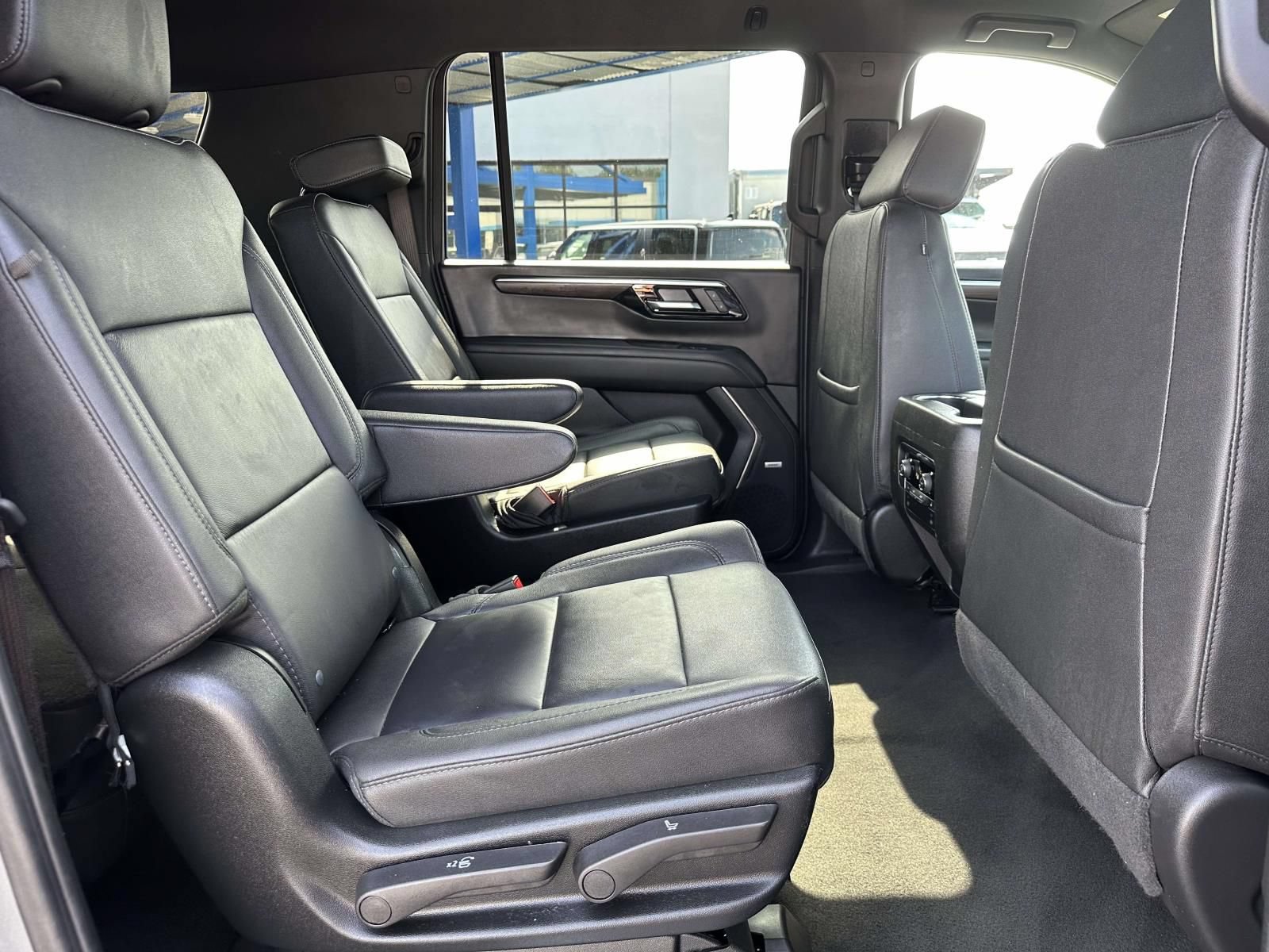 Used 2026 Chevrolet Suburban LT w/ Comfort Package AWD/4WD image 28