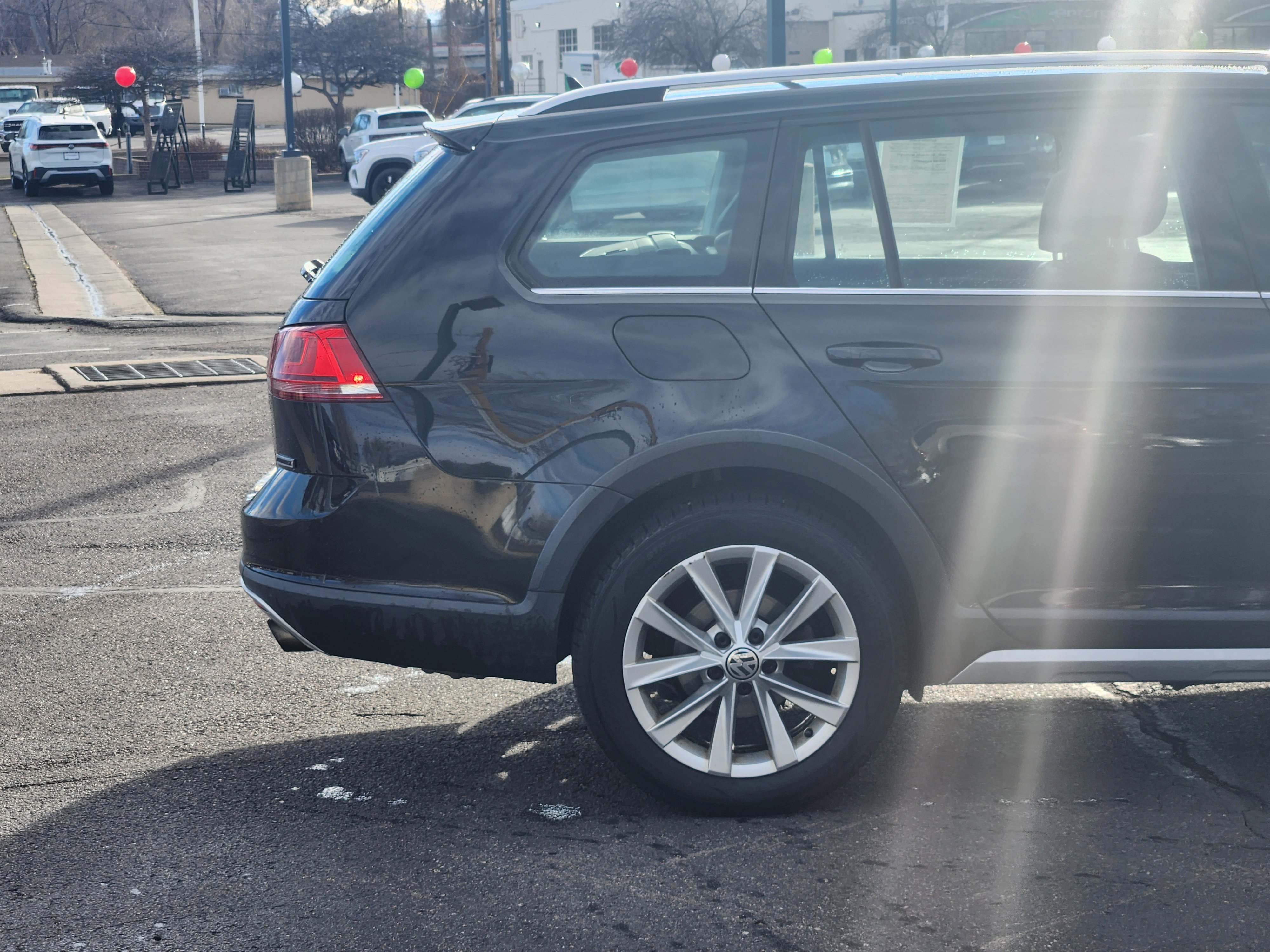 Used 2017 Volkswagen Golf Alltrack S image 7