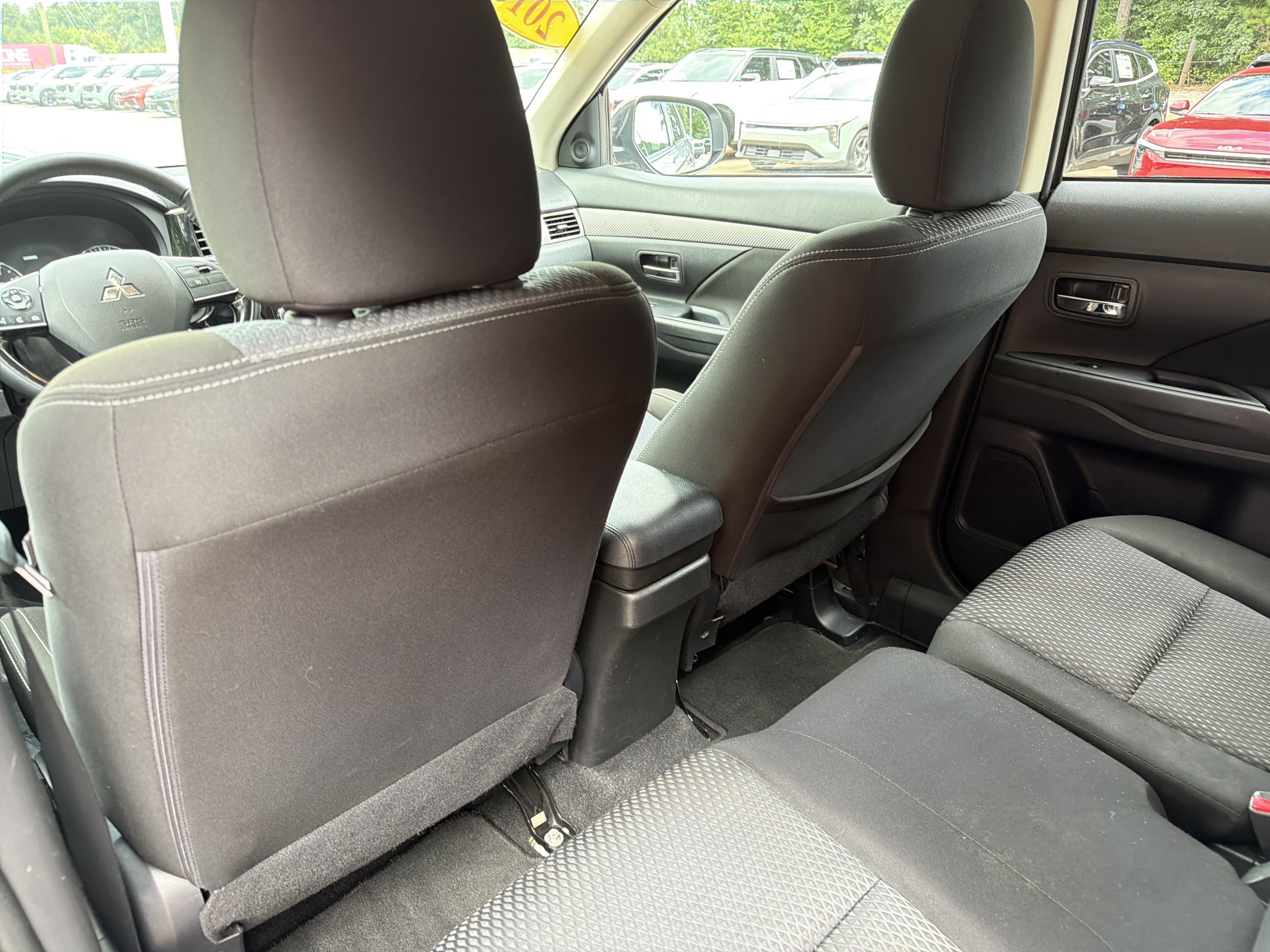 Used 2018 Mitsubishi Outlander SE AWD/4WD image 19