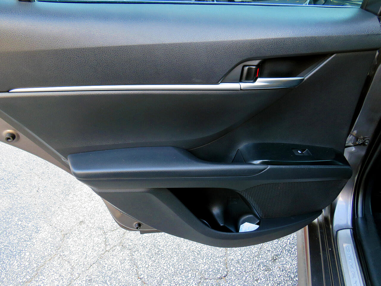 Used 2018 Toyota Camry SE image 25