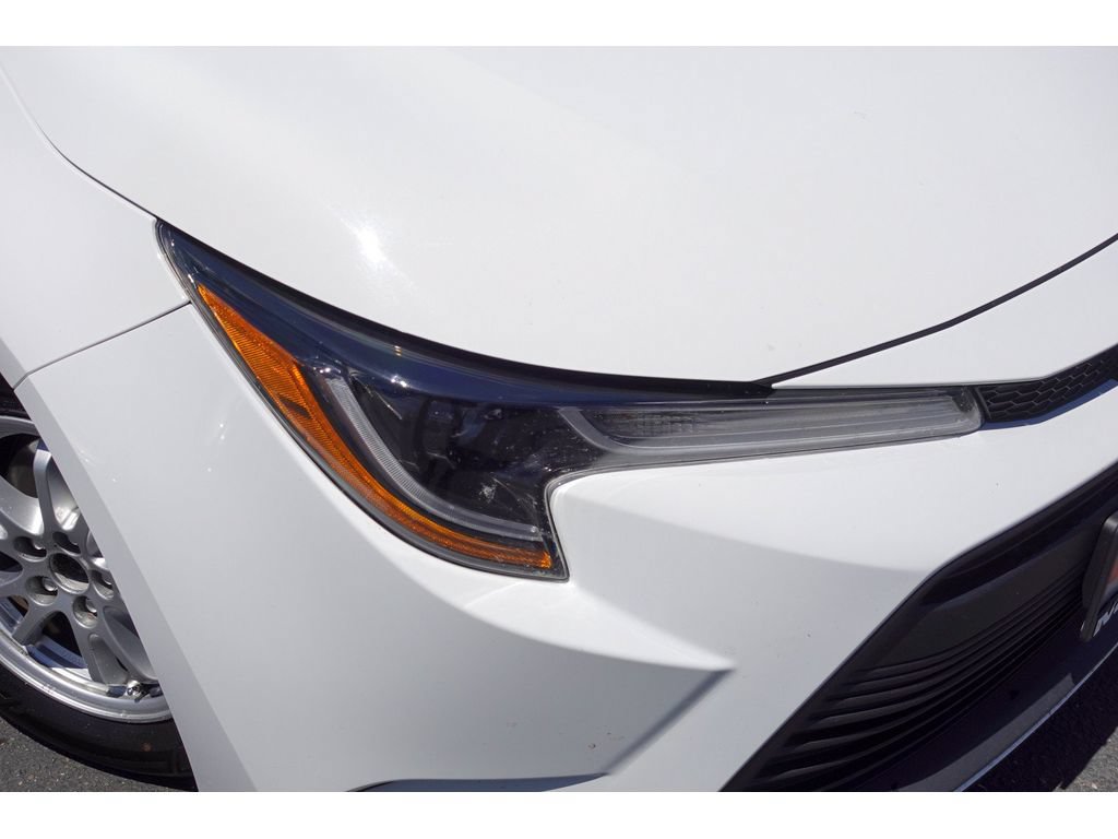 Used 2025 Toyota Corolla LE FWD video 2