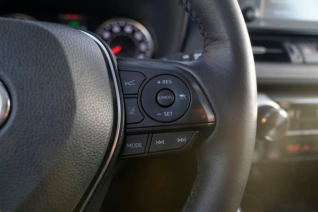 Used 2022 Toyota RAV4 XLE Premium image 44