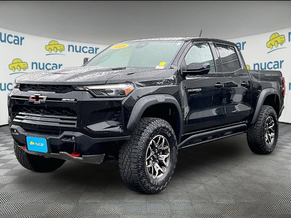 Used 2025 Chevrolet Colorado ZR2 w/ Technology Package AWD/4WD image 3